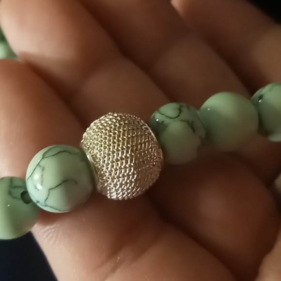 Turquoise howlite necklace on silk string 18 inches long nwot with earrings - Picture 4 of 10